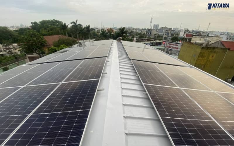 Hoà lưới hay hybrid: chọn hệ điện mặt trời nào cho gia đình?